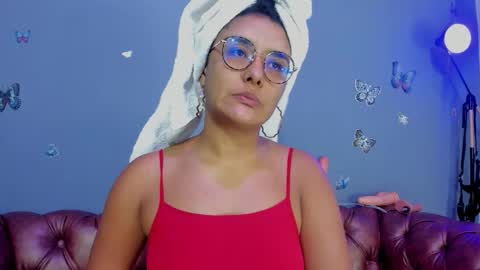 kaira_mosse_ online show from 11-25-25, 11:43