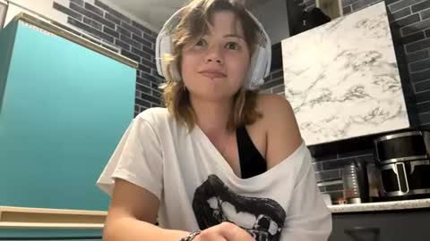 I am Lee ntmu Lets hit 10 Thumbs Up together online show from 06-22-26, 06:27