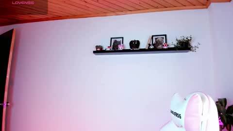 Kali Ka Please help me with your thumbs up its important   dont forget my birthday on October 26 online show from 09-30-25, 06:02