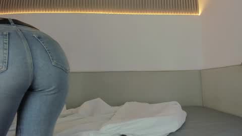 Carolina   online show from 12-20-25, 12:01