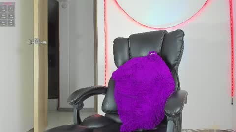 Snapshot of kalivan_voinesscu chatting on 06-20-26, 07:55 K A L I online show from 06-20-26, 07:55