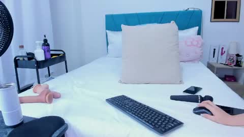 Kamilalopez online show from 04-21-26, 09:17