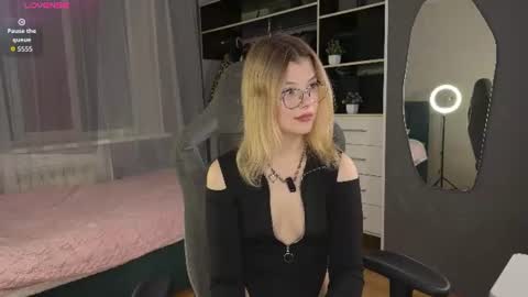 Aino online show from 06-19-26, 08:18