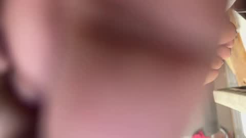 Snapshot of kamikazeozzy_juicylucee chatting on 05-14-26, 09:27 kamikazeozzy_juicylucee online show from 05-14-26, 09:27