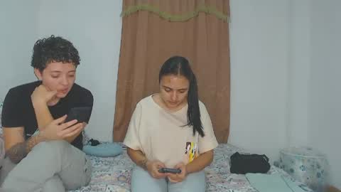 Snapshot of kammy_cami chatting on 06-01-26, 11:17 kammy y camila online show from 06-01-26, 11:17