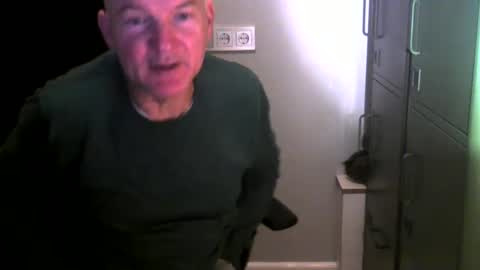 Snapshot of kapitein_rob chatting on 12-23-24, 06:00 Robbie online show from 12-23-24, 06:00