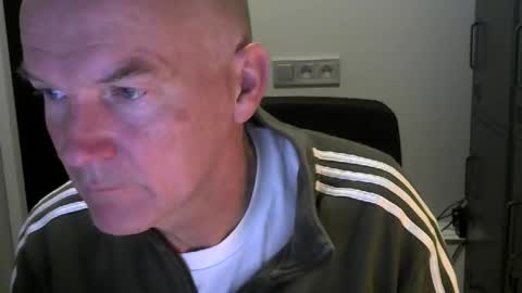 Snapshot of kapitein_rob chatting on 10-19-25, 05:08 Robbie online show from 10-19-25, 05:08