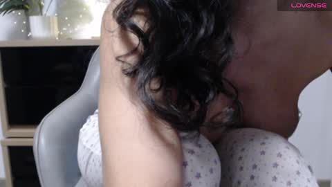 Snapshot of karin_lover chatting on 02-05-25, 09:15 You can call me K  online show from 02-05-25, 09:15