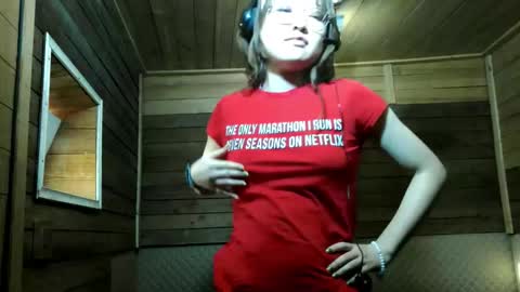 Snapshot of karindesisto chatting on 11-29-25, 03:42 Elisa online show from 11-29-25, 03:42