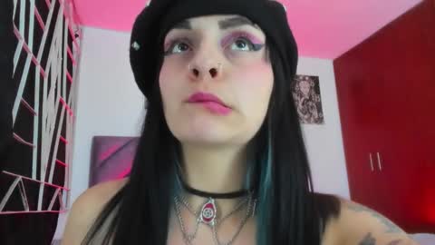 KARINNA  RAVEN online show from 12-19-25, 12:17