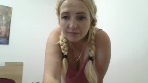Snapshot of karisha_hot chatting on 10-24-25, 08:33 Karisha hot online show from 10-24-25, 08:33