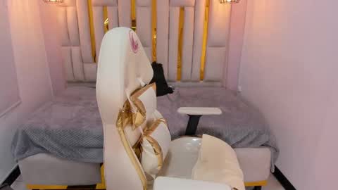 Karla  online show from 02-10-25, 04:58