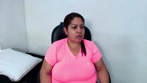 karla_hilton1 online show from 01-11-26, 12:32