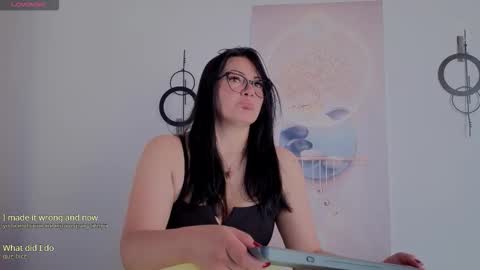 Snapshot of karla_valk1 chatting on 09-17-25, 03:35 karla online show from 09-17-25, 03:35
