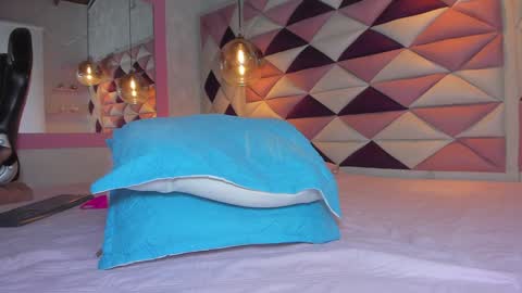 Snapshot of karla_wonderful chatting on 01-11-25, 03:13 karolina online show from 01-11-25, 03:13