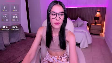 Snapshot of karlaa_james chatting on 09-10-25, 11:21 Karlaa  online show from 09-10-25, 11:21