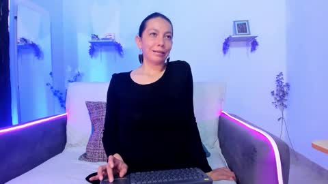 Snapshot of karlaaa__ chatting on 12-15-25, 03:05 Karla online show from 12-15-25, 03:05