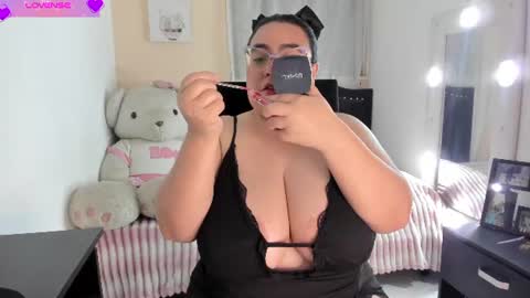 Snapshot of karlaalane chatting on 06-12-26, 01:15 Karla Lane online show from 06-12-26, 01:15
