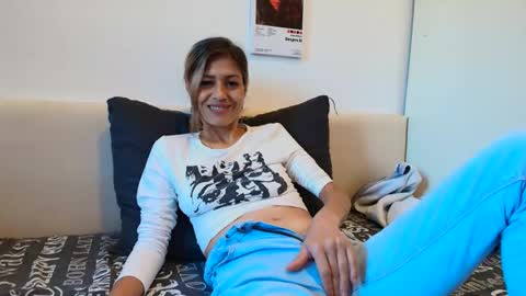 Snapshot of karladreamssex chatting on 09-27-25, 05:23 Crystyna online show from 09-27-25, 05:23