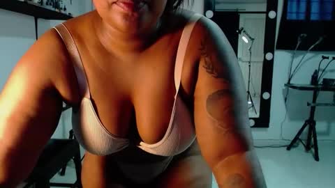 karlaluann online show from 10-31-25, 11:44