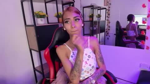 karlaslutskinny__ online show from 11-13-25, 04:17