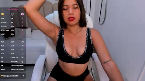 karliie kloss   online show from 11-19-25, 03:50