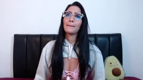 Snapshot of karlota_hank chatting on 06-21-26, 05:54 Karlis online show from 06-21-26, 05:54
