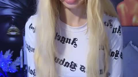 Julia online show from 03-09-26, 03:49