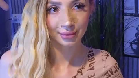 Julia online show from 06-29-26, 07:36