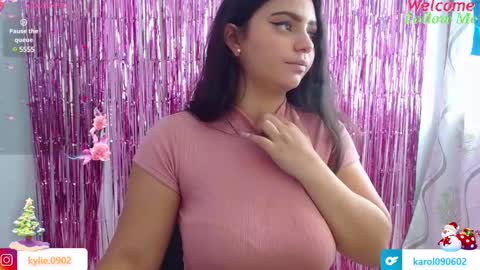 Snapshot of karol_09 chatting on 12-19-24, 02:35 karol 09 online show from 12-19-24, 02:35