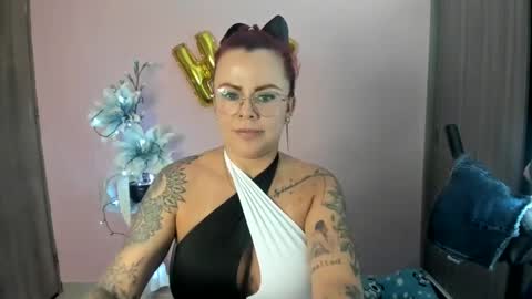 Snapshot of karol_milf__ chatting on 01-11-25, 12:44 kAROL MILF online show from 01-11-25, 12:44
