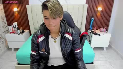 Snapshot of karolandluna chatting on 03-08-25, 02:55 Karol and Luna online show from 03-08-25, 02:55