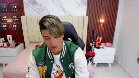 Snapshot of karolandluna chatting on 03-10-25, 02:39 Karol and Luna online show from 03-10-25, 02:39