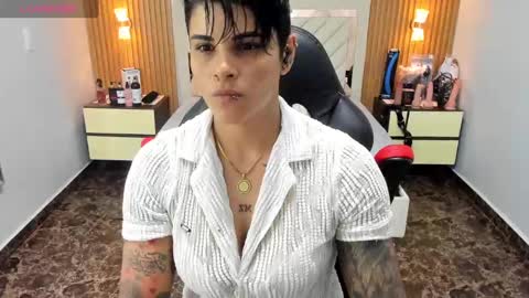 Snapshot of karolandluna chatting on 09-18-25, 02:35 Karol and Luna online show from 09-18-25, 02:35