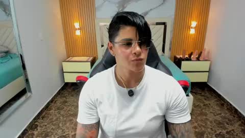 Snapshot of karolandluna chatting on 04-22-26, 07:04 Karol and Luna online show from 04-22-26, 07:04
