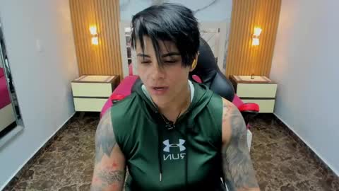 Snapshot of karolandluna chatting on 04-25-26, 12:30 Karol and Luna online show from 04-25-26, 12:30