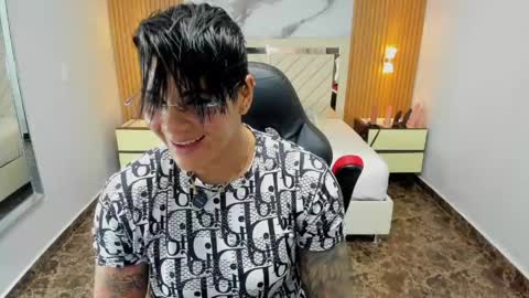 Snapshot of karolandluna chatting on 04-30-26, 12:44 Karol and Luna online show from 04-30-26, 12:44