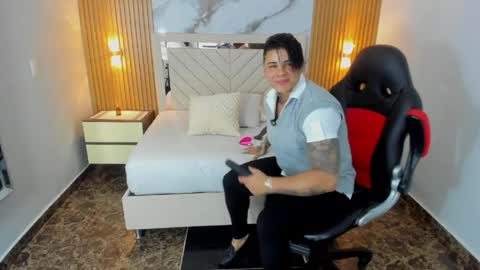 Snapshot of karolandluna chatting on 05-30-26, 12:46 Karol and Luna online show from 05-30-26, 12:46