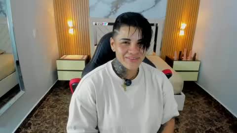 Snapshot of karolandluna chatting on 06-19-26, 07:17 Karol and Luna online show from 06-19-26, 07:17