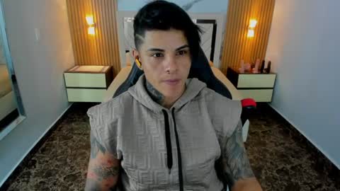 Snapshot of karolandluna chatting on 06-20-26, 06:54 Karol and Luna online show from 06-20-26, 06:54
