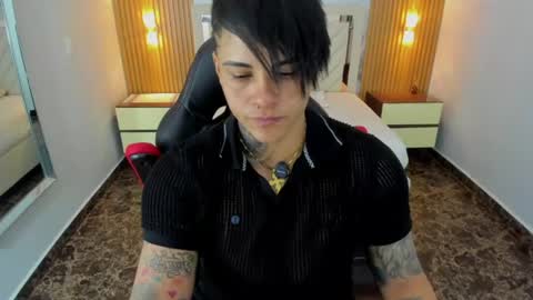 Snapshot of karolandluna chatting on 06-24-26, 07:13 Karol and Luna online show from 06-24-26, 07:13