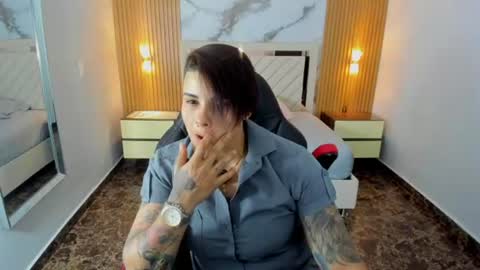 Snapshot of karolandluna chatting on 07-23-26, 07:23 Karol and Luna online show from 07-23-26, 07:23