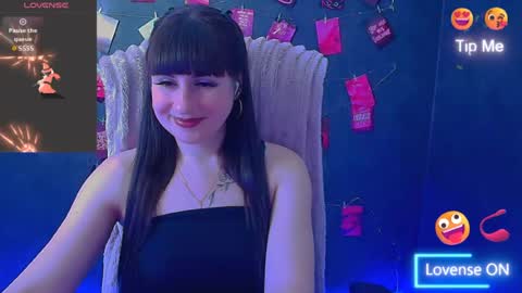 Snapshot of karolina_mia chatting on 04-24-26, 06:16 Caroline online show from 04-24-26, 06:16