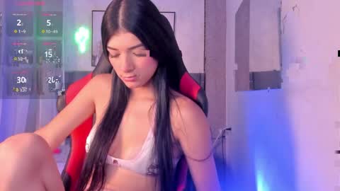 Snapshot of karolina_vince chatting on 04-24-26, 08:55 Karo online show from 04-24-26, 08:55
