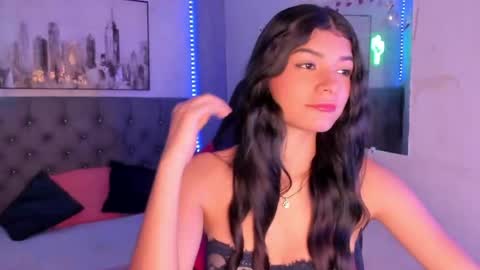 Snapshot of karolina_vince chatting on 05-31-26, 04:31 Karo online show from 05-31-26, 04:31