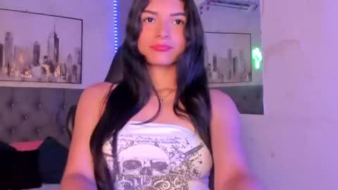Snapshot of karolina_vince chatting on 06-01-26, 04:47 Karo online show from 06-01-26, 04:47