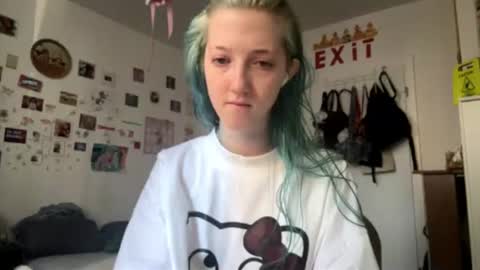 Karoline here online show from 07-25-26, 09:40
