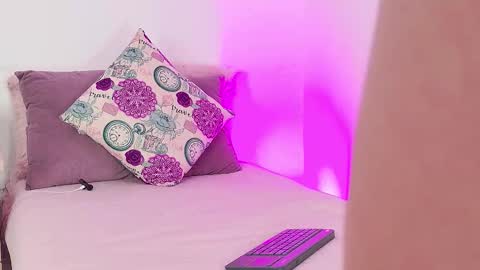 karolinahill online show from 12-15-25, 04:11