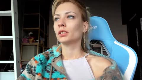 karoline121 online show from 11-12-25, 06:03