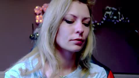 karoline121 online show from 12-20-25, 10:00